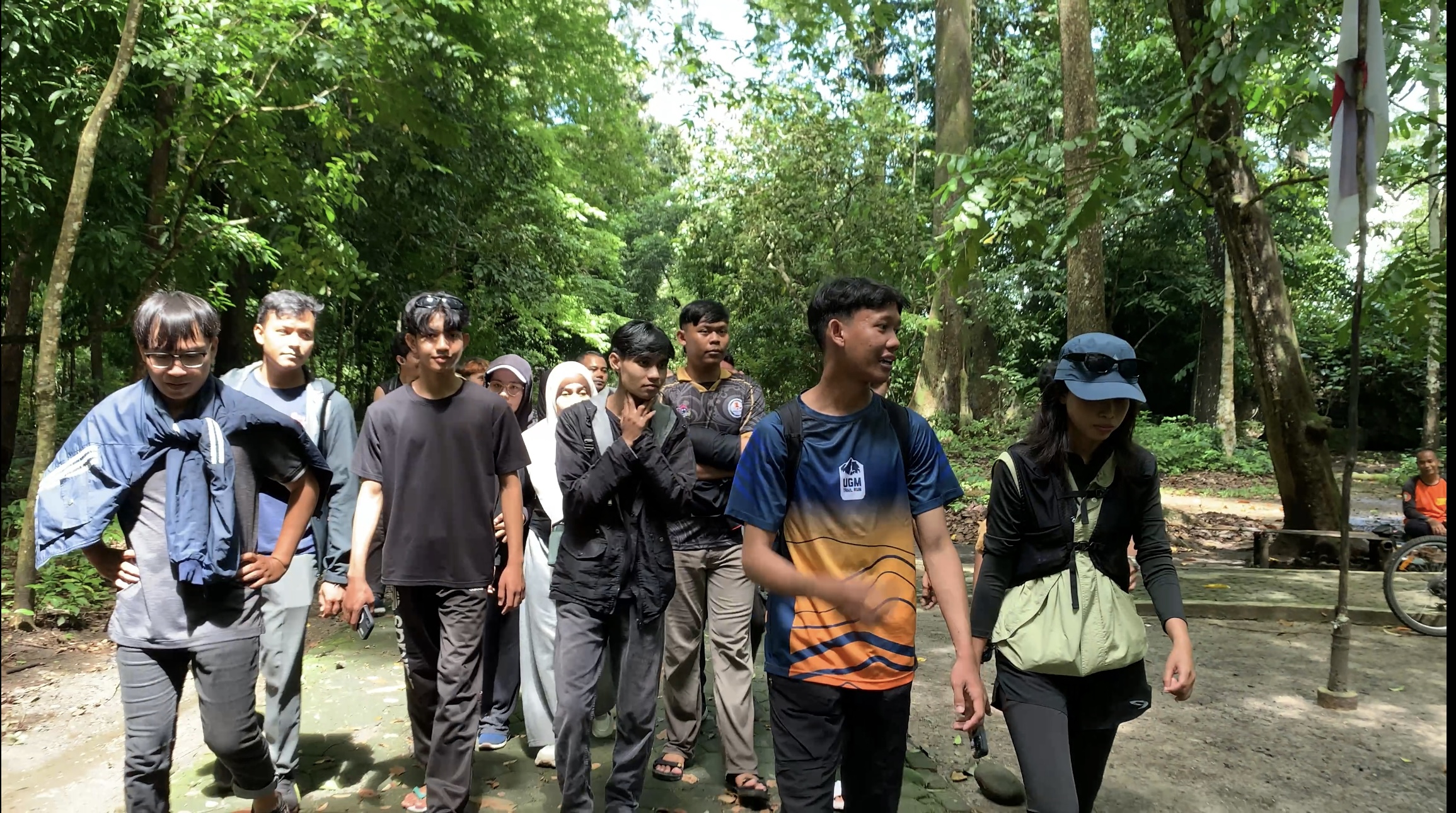 Kegiatan diluar (hiking)